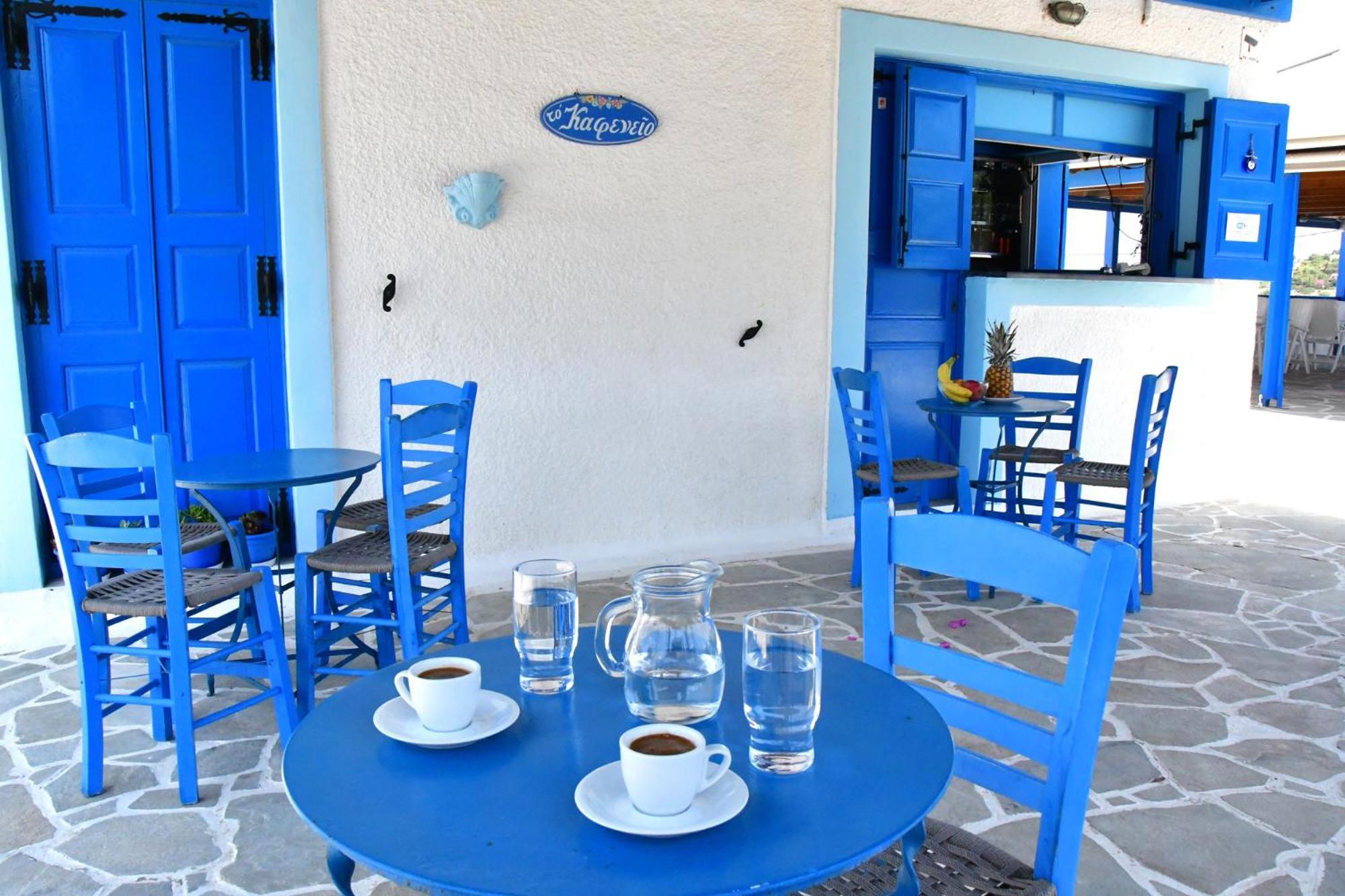 Blue Dolphin Studios And Apartment Vagia  Exterior photo