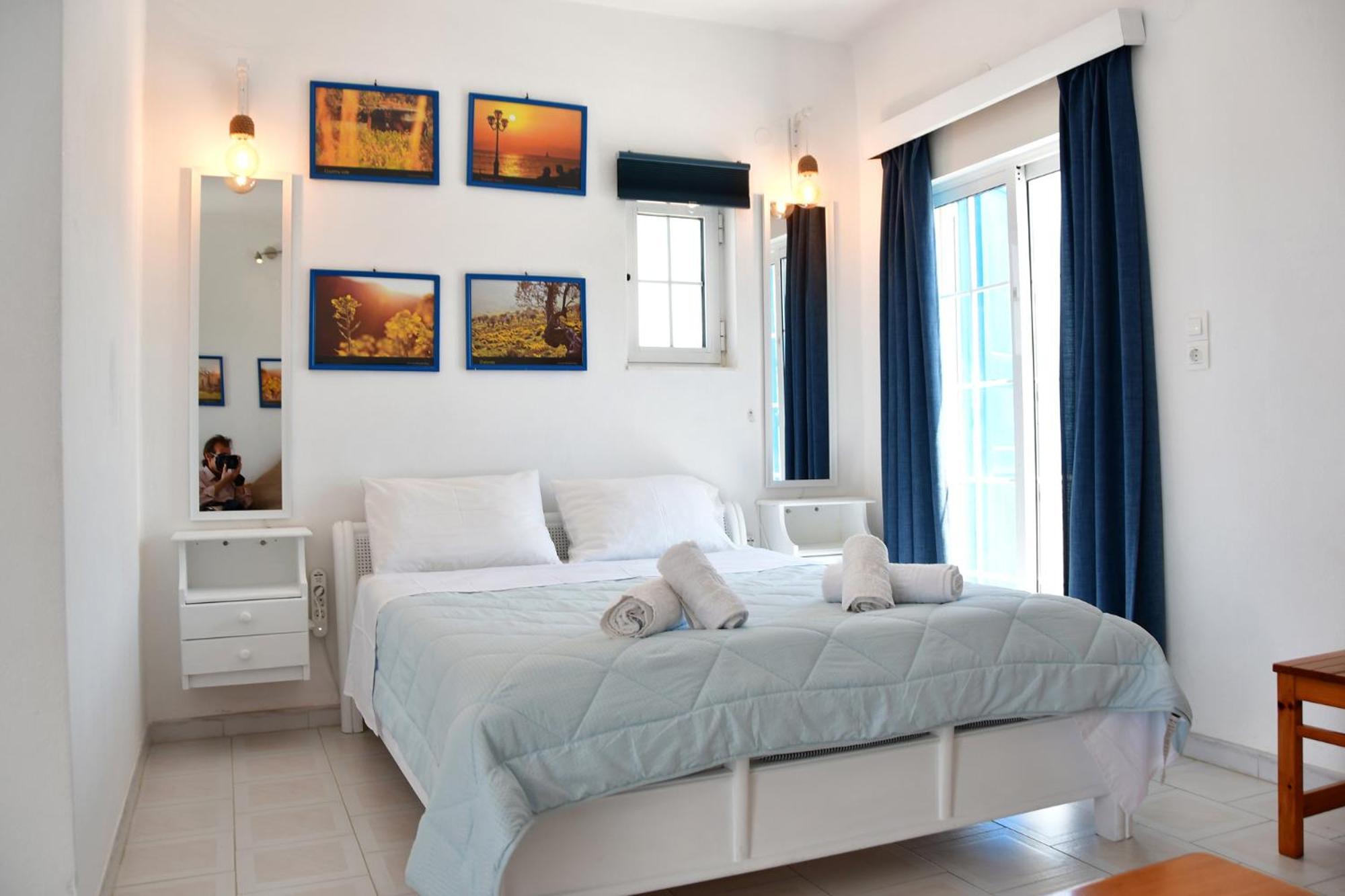 Blue Dolphin Studios And Apartment Vagia  Exterior photo