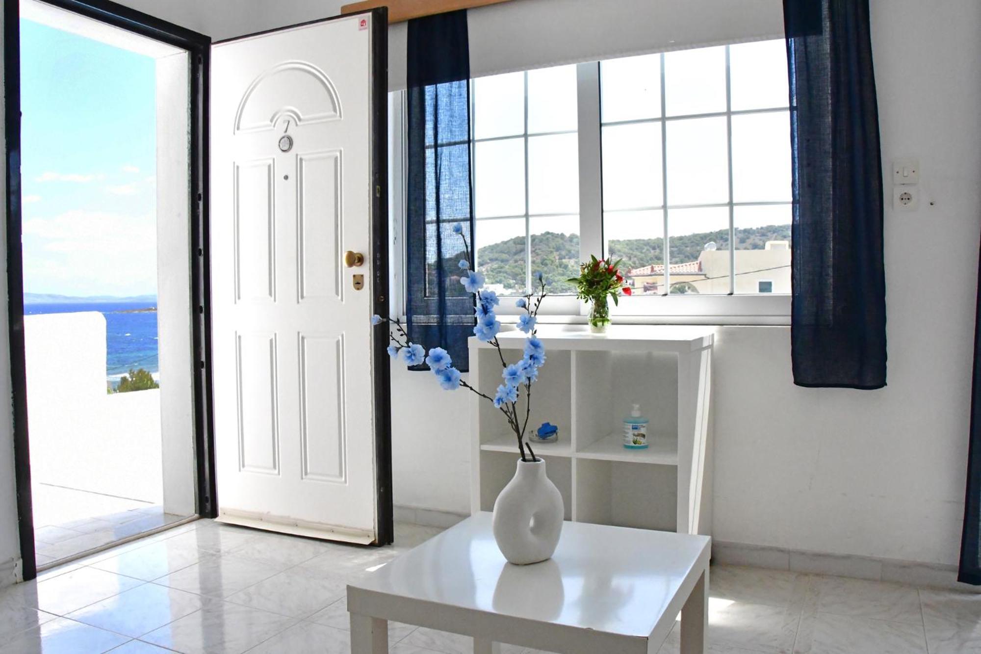Blue Dolphin Studios And Apartment Vagia  Exterior photo