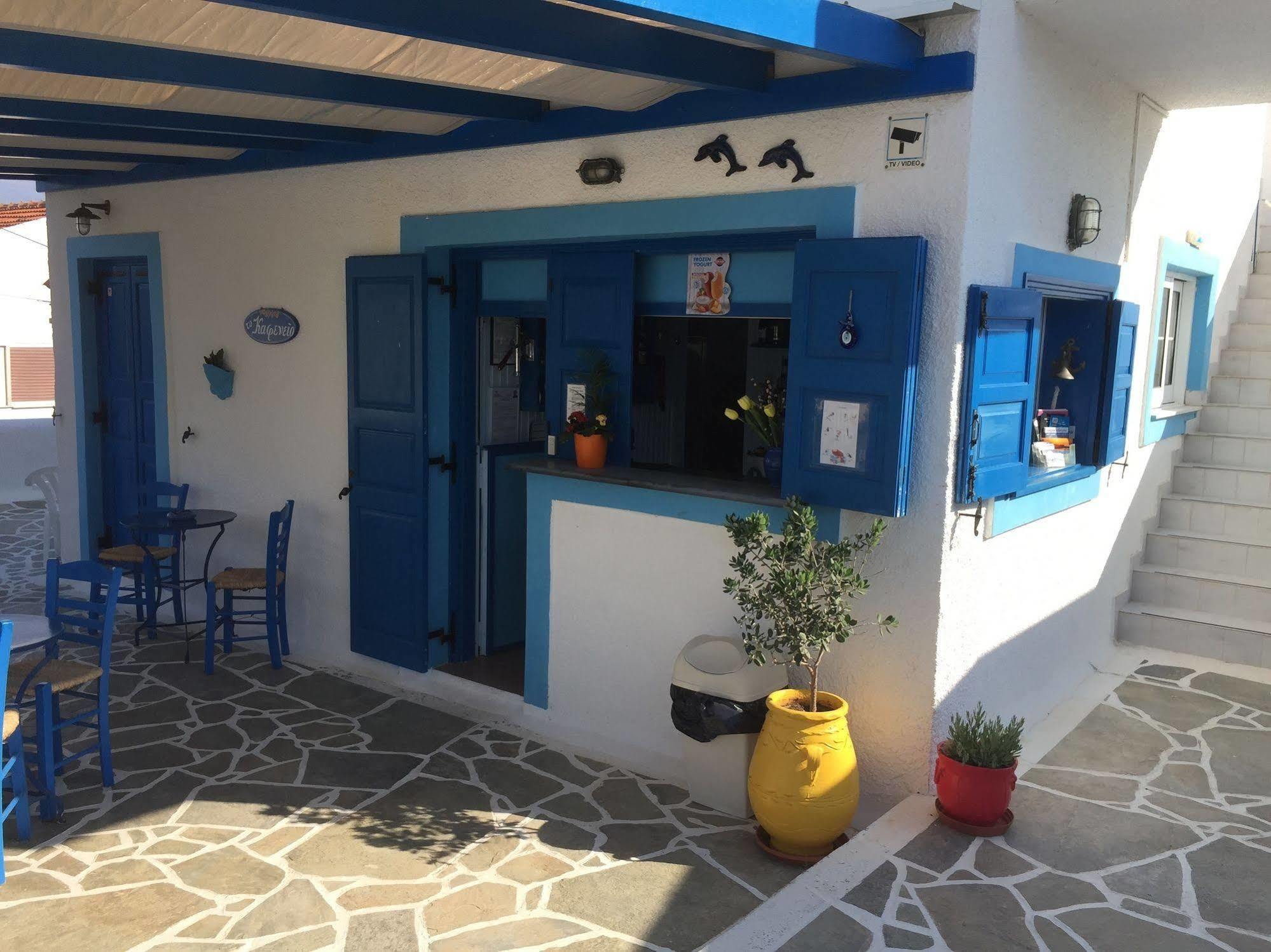 Blue Dolphin Studios And Apartment Vagia  Exterior photo